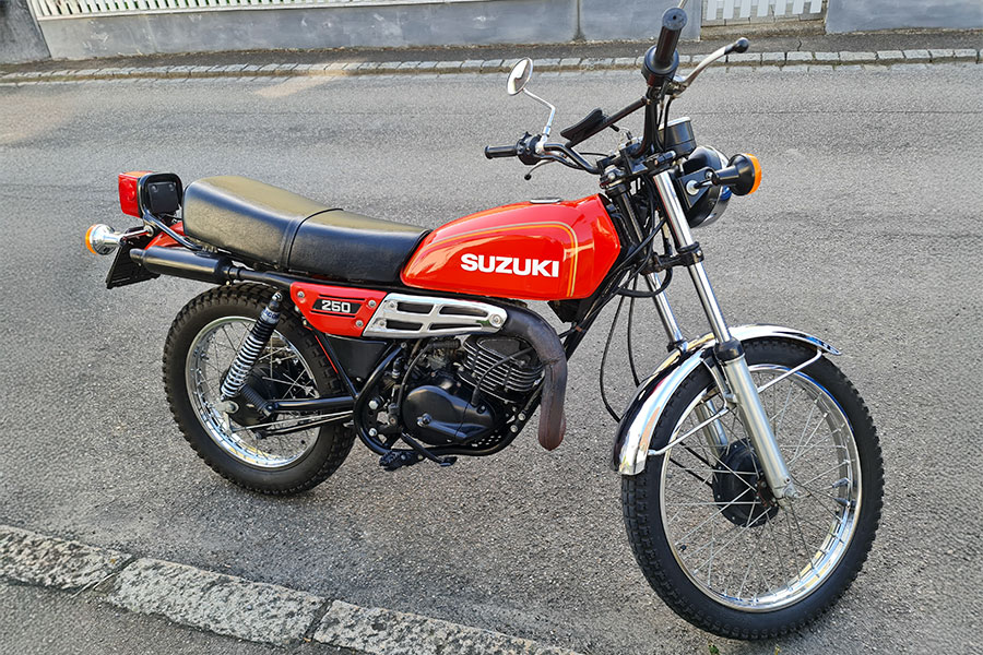 Suzuki TS250